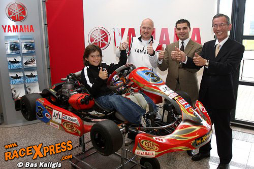 Max Koebolt en de supporters van de Yamaha Cup in Japan